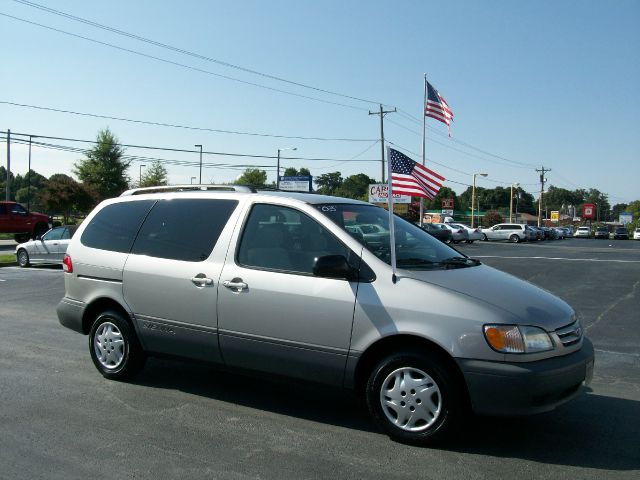 2003 Toyota Sienna SEL Sport Utility 4D