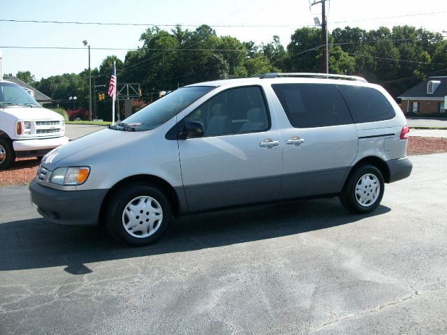 2003 Toyota Sienna SEL Sport Utility 4D