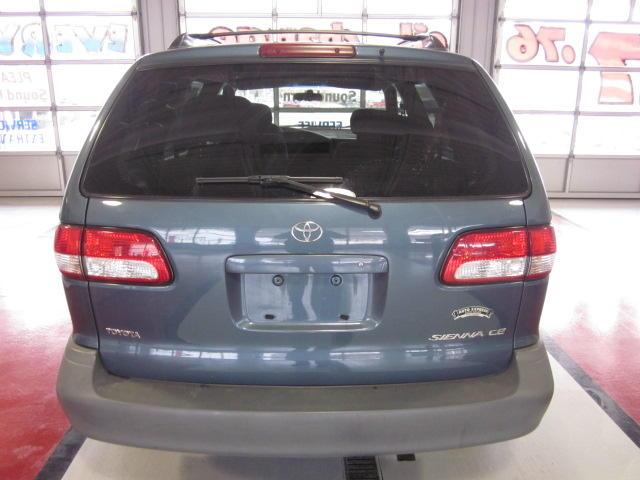 2003 Toyota Sienna GT VERY NICE