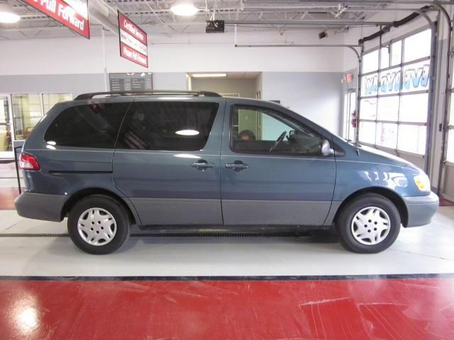 2003 Toyota Sienna GT VERY NICE