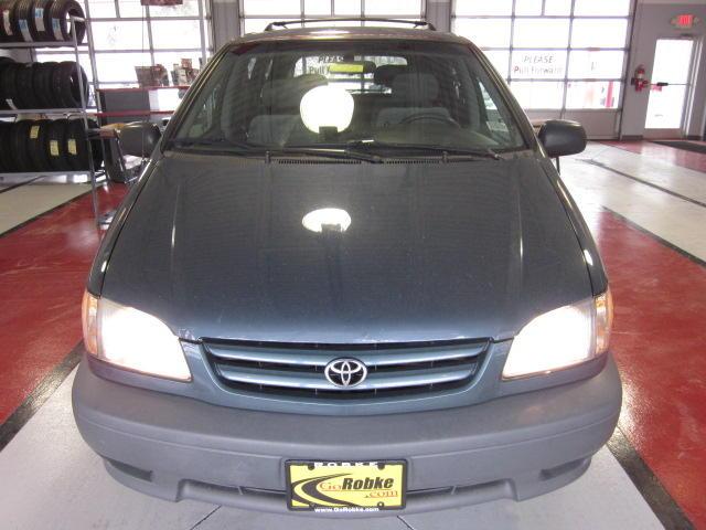 2003 Toyota Sienna GT VERY NICE