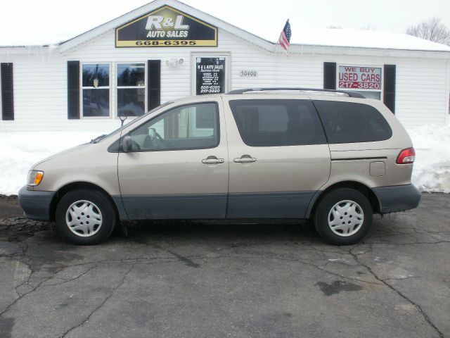 2003 Toyota Sienna SEL Sport Utility 4D