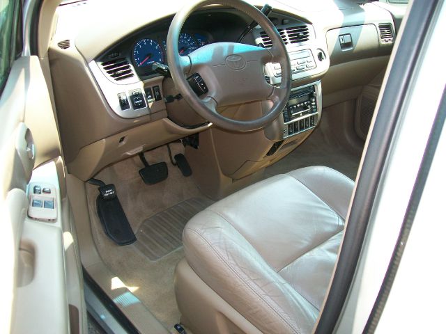 2003 Toyota Sienna SEL Sport Utility 4D