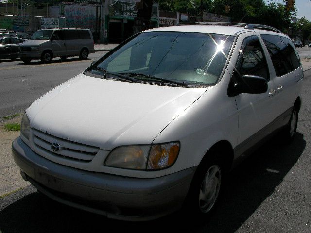 2003 Toyota Sienna X