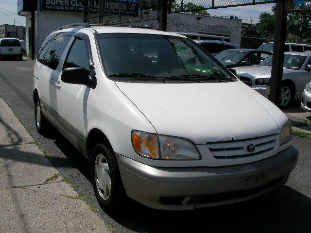 2003 Toyota Sienna X