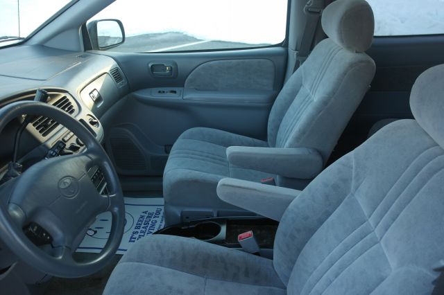 2003 Toyota Sienna X