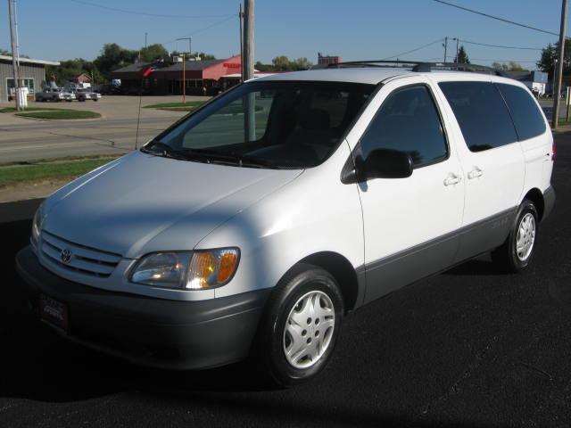 2003 Toyota Sienna SEL Sport Utility 4D