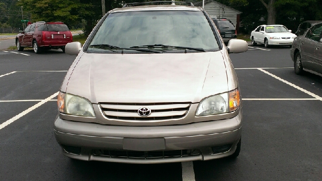 2003 Toyota Sienna X