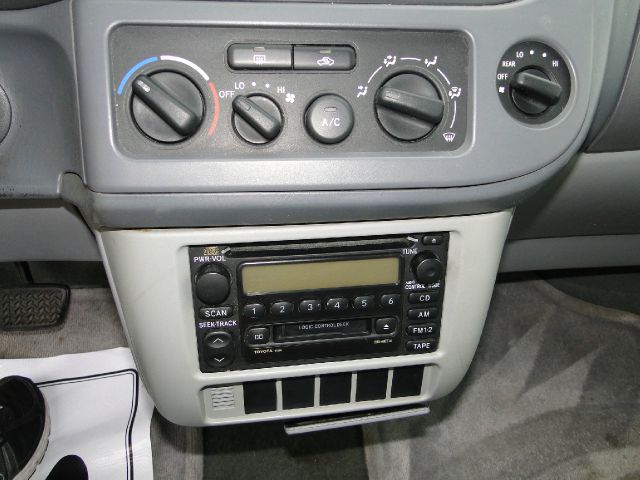 2003 Toyota Sienna SEL Sport Utility 4D