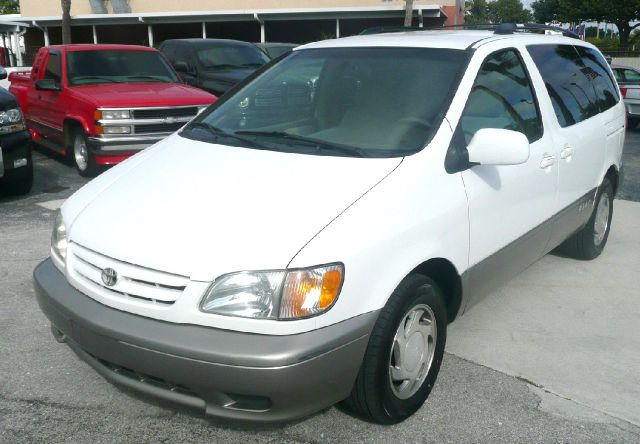 2003 Toyota Sienna X