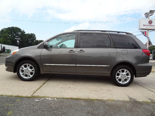 2004 Toyota Sienna XLT 4.6L 4WD