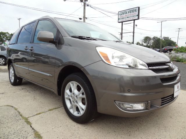 2004 Toyota Sienna XLT 4.6L 4WD