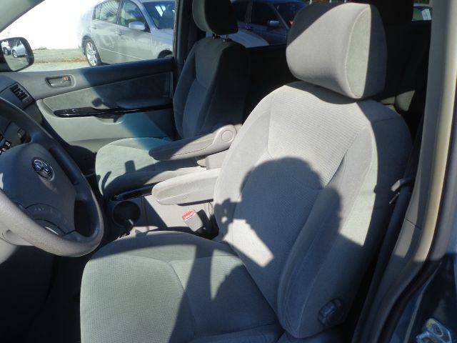 2004 Toyota Sienna Touring - Moonroof