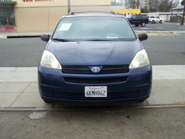 2004 Toyota Sienna Touring - Moonroof