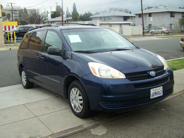 2004 Toyota Sienna Touring - Moonroof