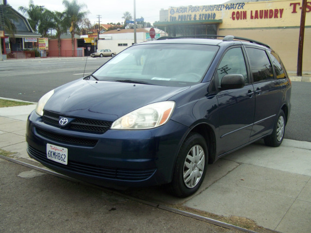 2004 Toyota Sienna Touring - Moonroof