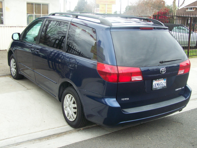 2004 Toyota Sienna Touring - Moonroof