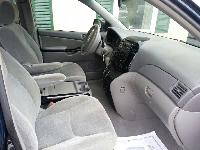 2004 Toyota Sienna Touring - Moonroof