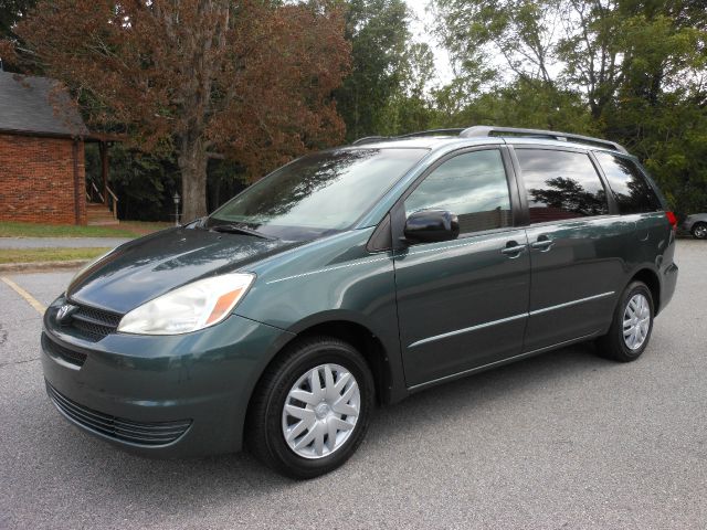 2004 Toyota Sienna Touring - Moonroof
