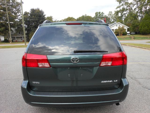 2004 Toyota Sienna Touring - Moonroof