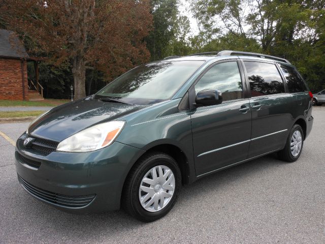 2004 Toyota Sienna Touring - Moonroof