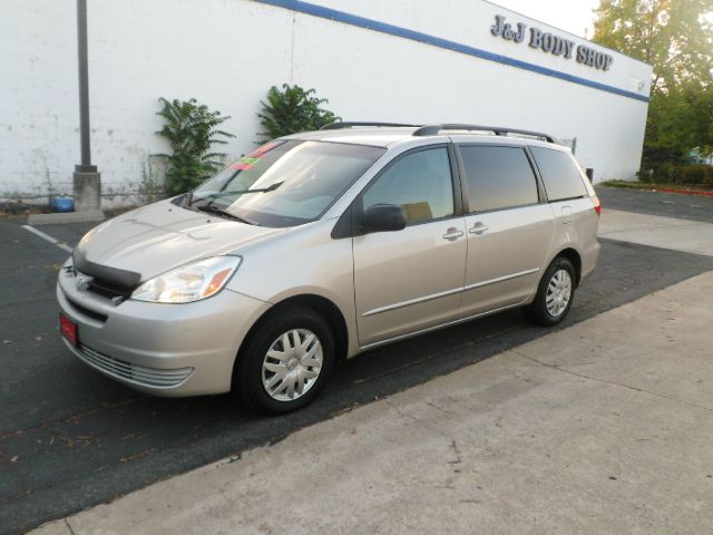 2004 Toyota Sienna Touring - Moonroof