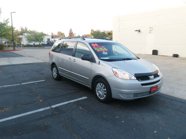 2004 Toyota Sienna Touring - Moonroof