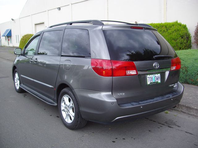2004 Toyota Sienna Eddie Bauer 4x4
