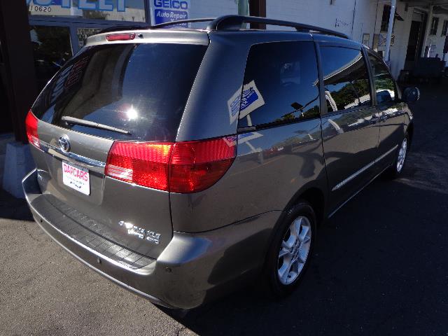 2004 Toyota Sienna SEL Sport Utility 4D