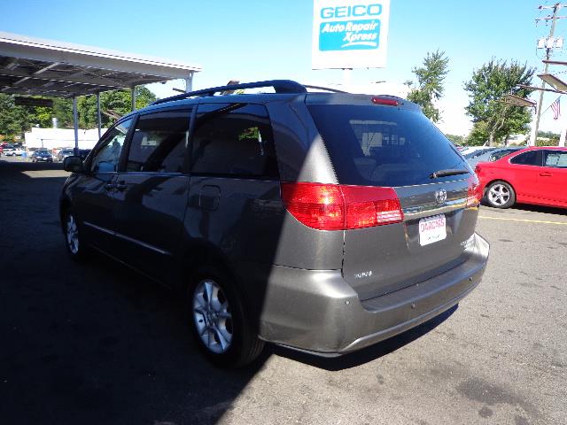 2004 Toyota Sienna SEL Sport Utility 4D