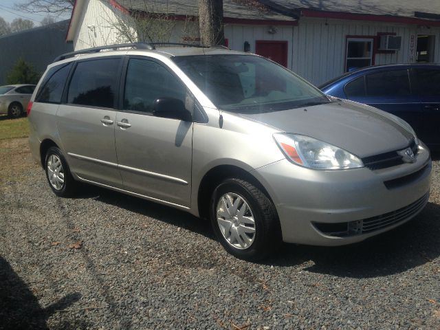 2004 Toyota Sienna Touring - Moonroof