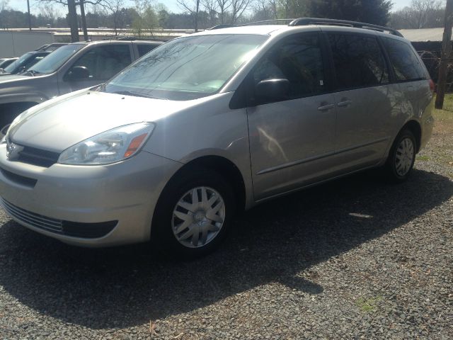 2004 Toyota Sienna Touring - Moonroof