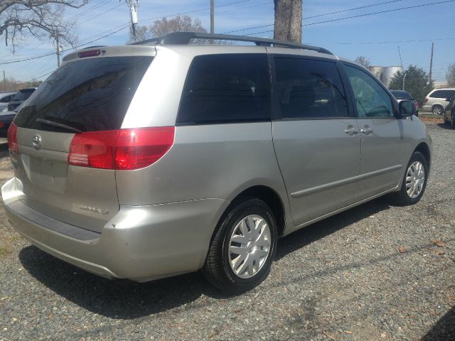 2004 Toyota Sienna Touring - Moonroof
