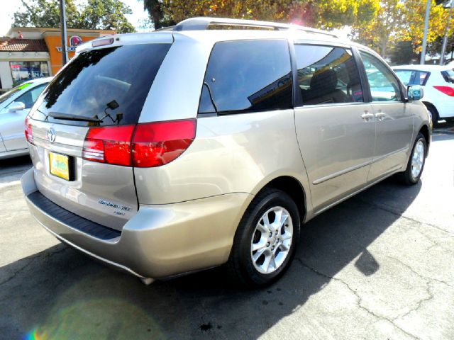2004 Toyota Sienna FX35 AWD