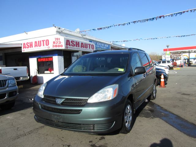 2004 Toyota Sienna Touring - Moonroof