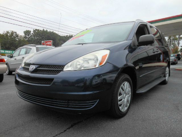 2004 Toyota Sienna Touring - Moonroof