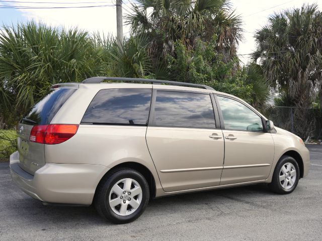 2004 Toyota Sienna SEL Sport Utility 4D