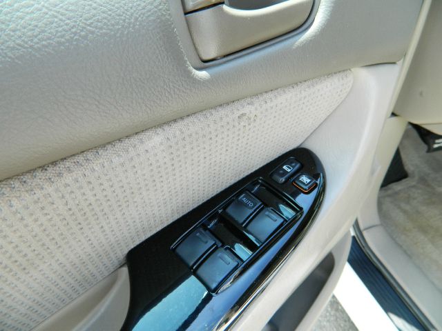 2004 Toyota Sienna Touring - Moonroof