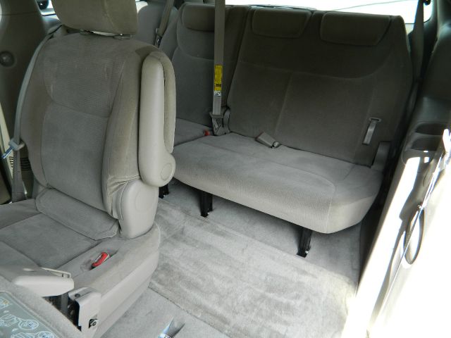 2004 Toyota Sienna Touring - Moonroof