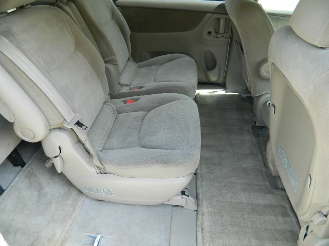 2004 Toyota Sienna Touring - Moonroof