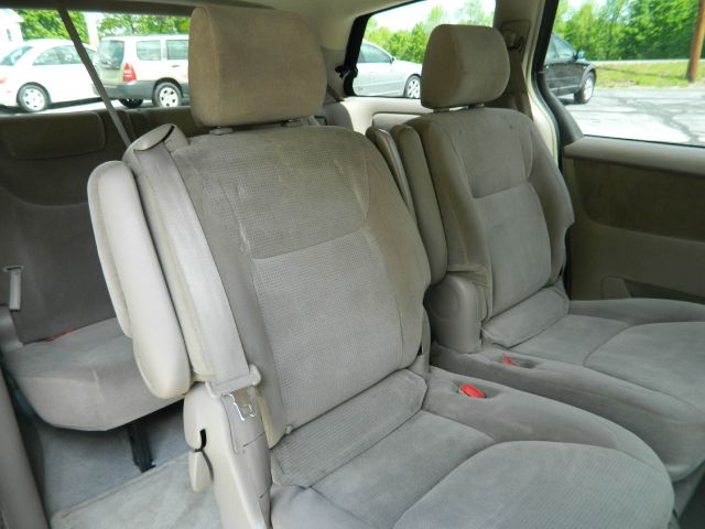 2004 Toyota Sienna Touring - Moonroof