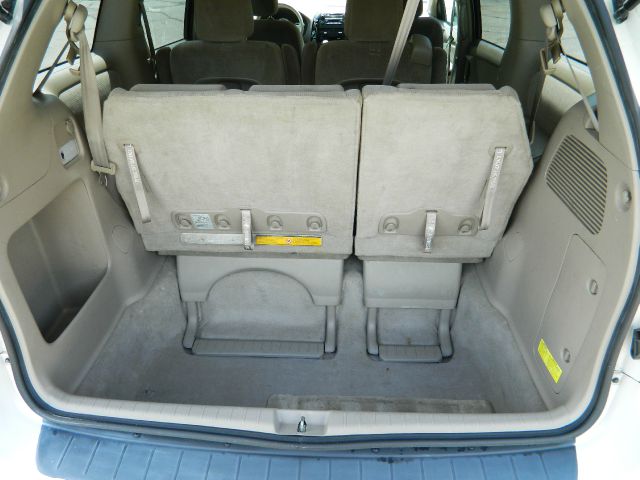 2004 Toyota Sienna Touring - Moonroof