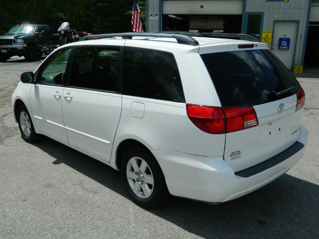 2004 Toyota Sienna Touring - Moonroof