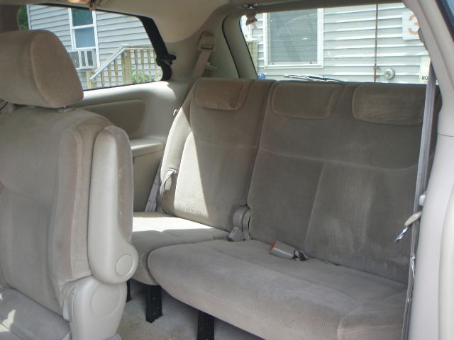 2004 Toyota Sienna Touring - Moonroof