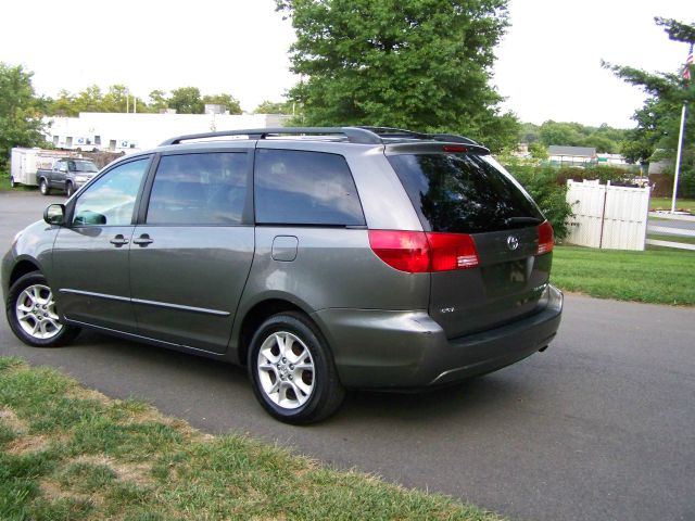 2004 Toyota Sienna 4.6L XLT Sport