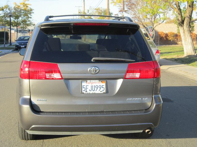 2004 Toyota Sienna 1997 Ford GL