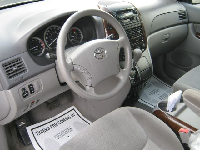 2004 Toyota Sienna 4.6L XLT Sport