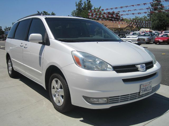2004 Toyota Sienna SEL Sport Utility 4D