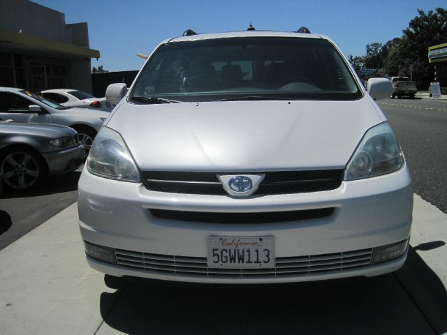 2004 Toyota Sienna SEL Sport Utility 4D