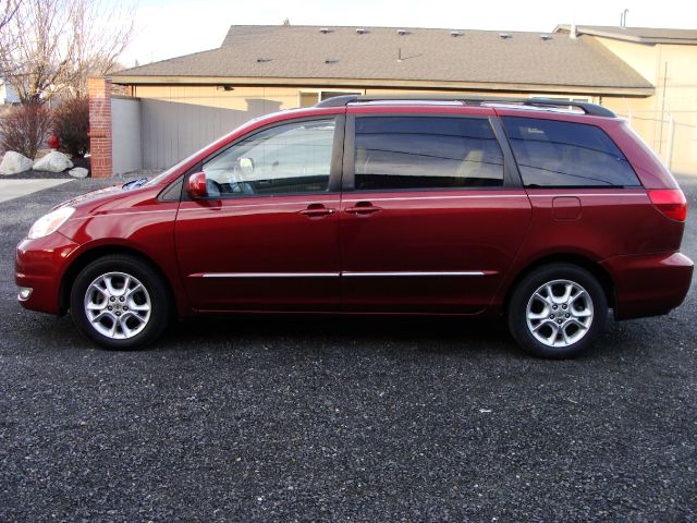 2004 Toyota Sienna Eddie Bauer 4x4